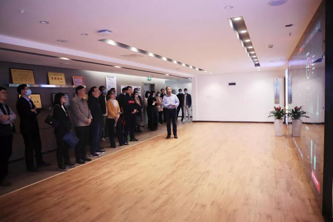中国人民银行昆明中心支行和富滇银行 莅临伟德体育官方网站开展“联学党史聚合力 联动共建谋发展” 主题党日活动