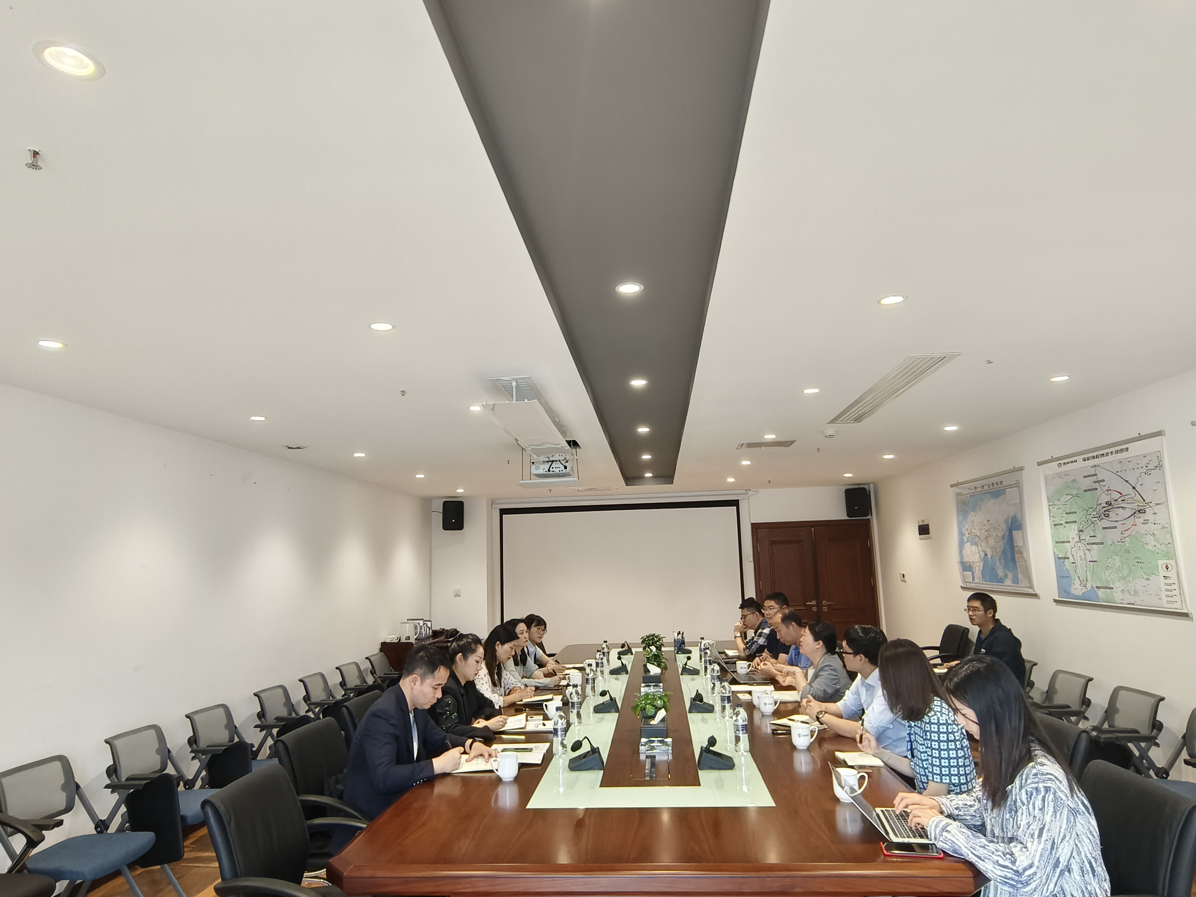 中国银行云南省分行交易银行部谈雳一行莅临伟德体育官方网站
