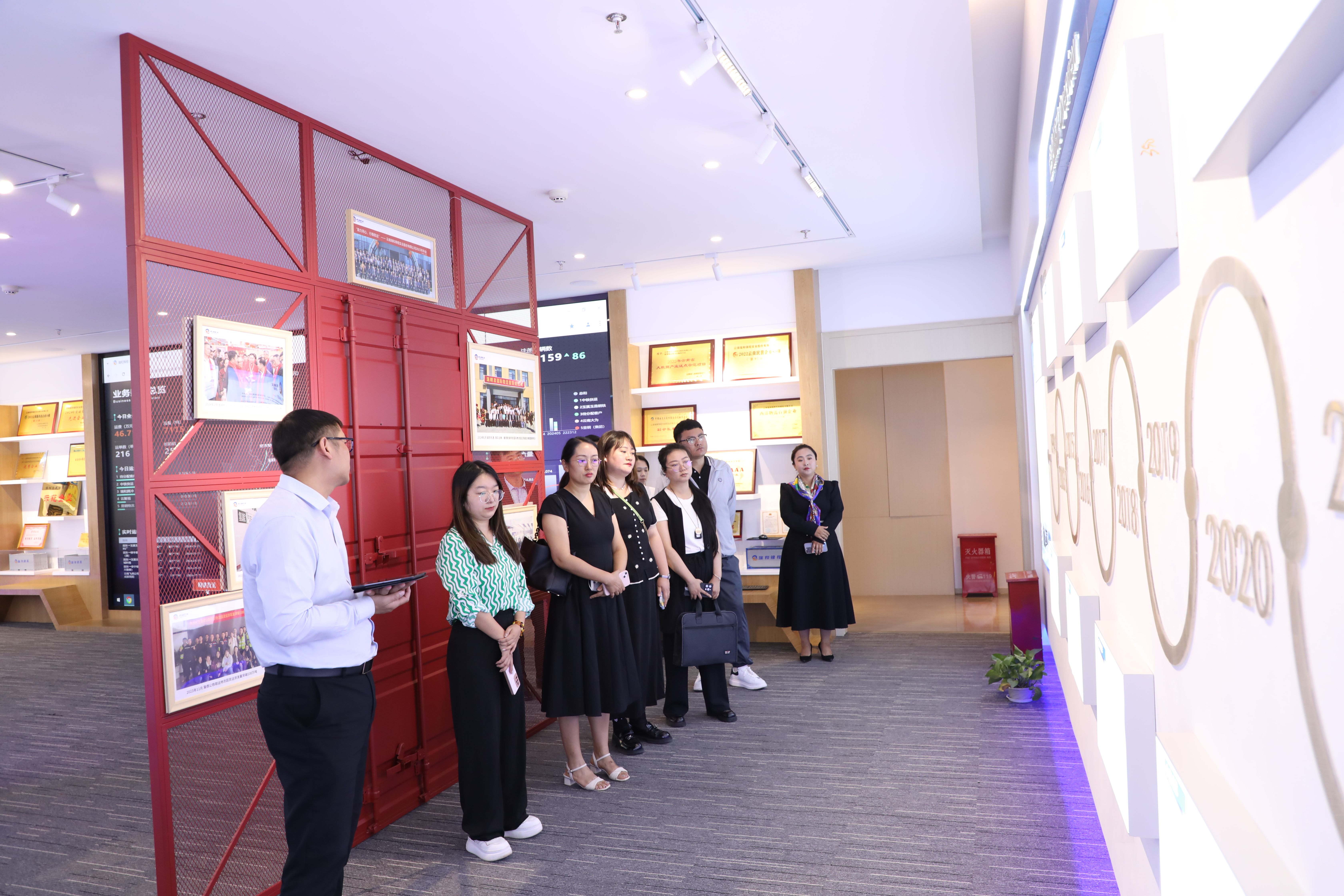 昆明市归国华侨联合会副主席孟庆毅一行至瑞和锦程座谈交流