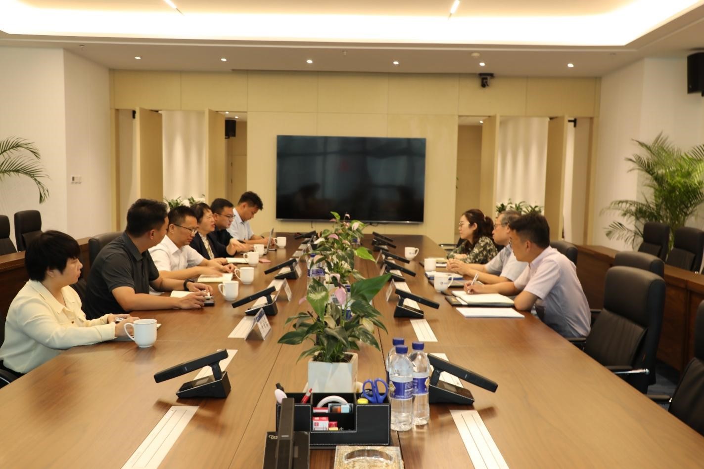 中国信保云南分公司副总经理蒋宁一行莅临瑞和锦程调研指导